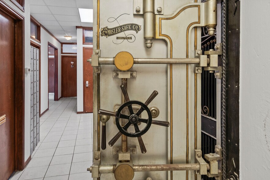 More Photos Of 200 E Central Ave, Belton Office Residential For Sale