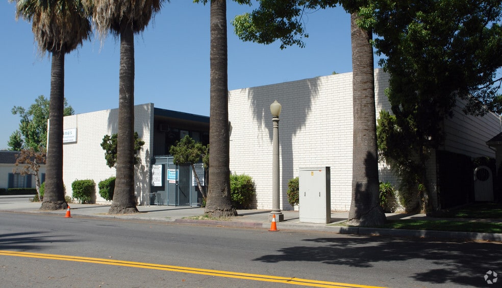 More Photos Of 801-839 N La Cadena Dr, Colton Office Residential For Lease