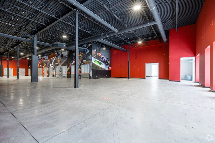 More Photos Of 2044-2082 Rte Transcanadienne, Dorval Unknown For Lease