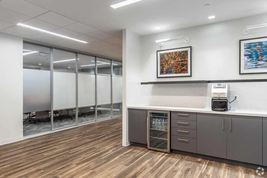 More Photos Of 1530 Wilson Blvd, Arlington Office For Lease