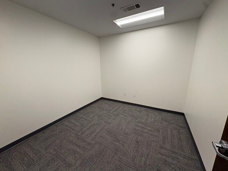 More Photos Of 7575 Ponce de Leon Cir, Atlanta Warehouse For Lease