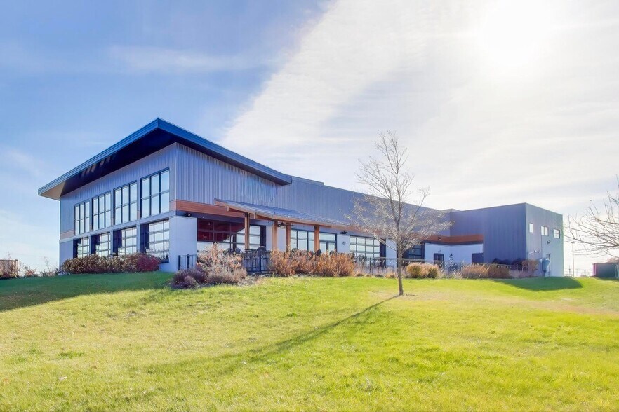 More Photos Of 3552 Market Ln, Kenosha Restaurant For Sale