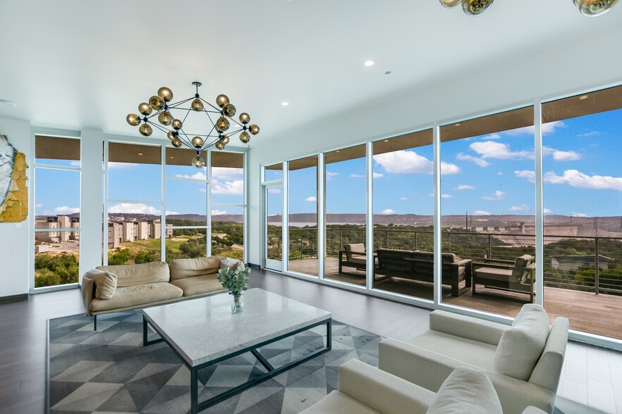 More Photos Of 4229 North FM 620, Austin Flex For Sale