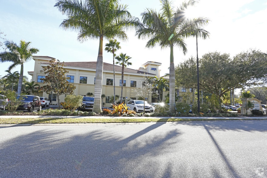 More Photos Of 8430 Enterprise Cir, Bradenton Office For Lease