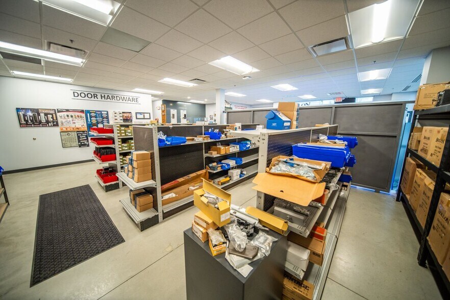 More Photos Of 1820 14th St NW, Rochester Showroom For Sale