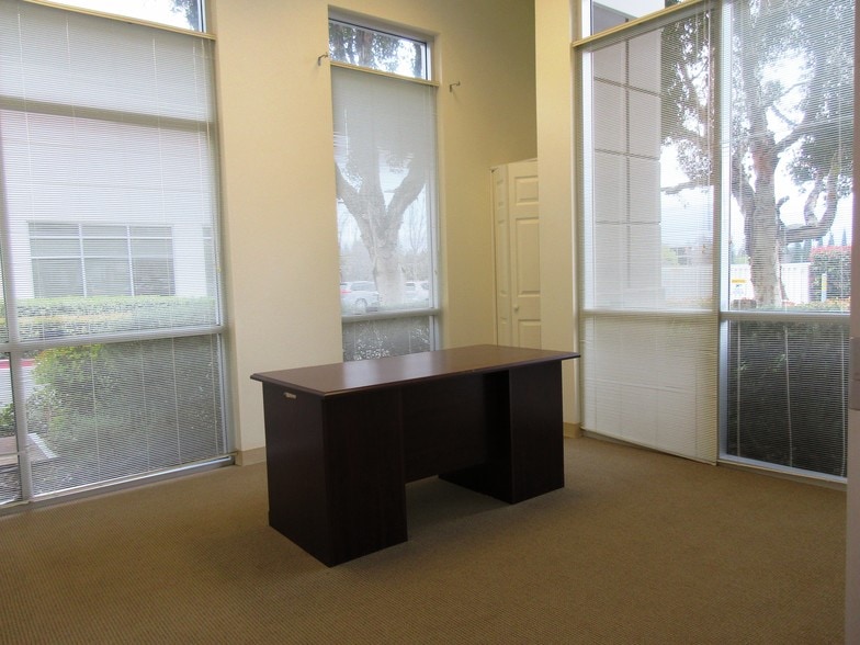 More Photos Of 909-943 Corporate Way, Fremont Research And Development For Lease