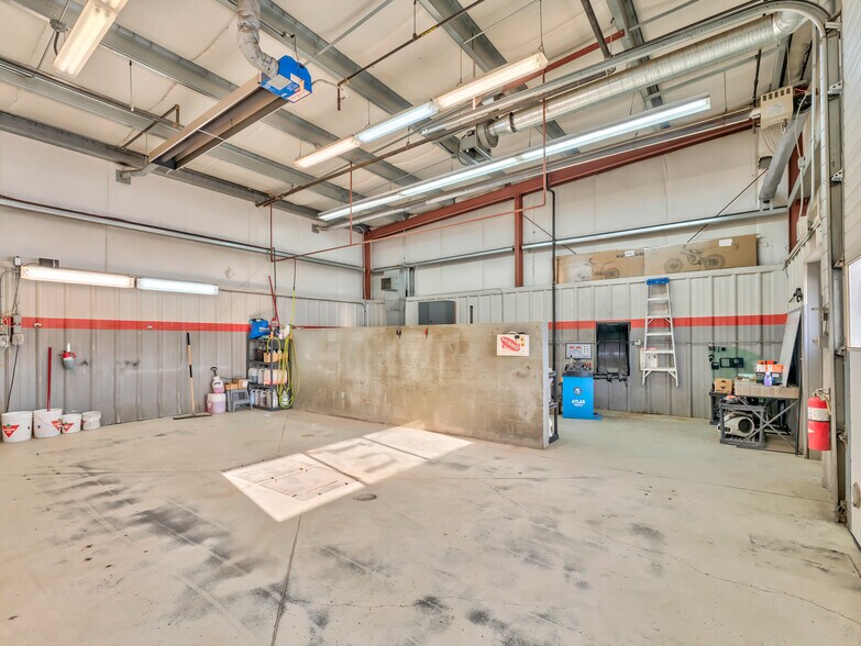 More Photos Of 1276 Trans Canada Way SE, Medicine Hat Showroom For Sale