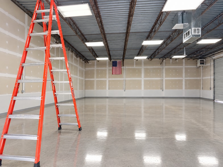 More Photos Of 3600-3744 E I 240 Service Rd, Oklahoma City Light Distribution For Sale
