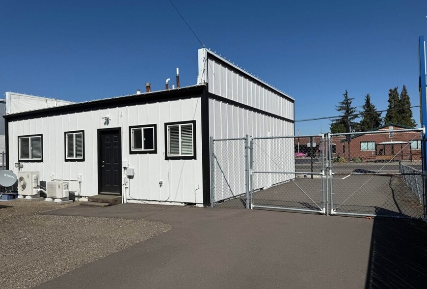 More Photos Of 552 Main St, Aumsville General Retail For Sale