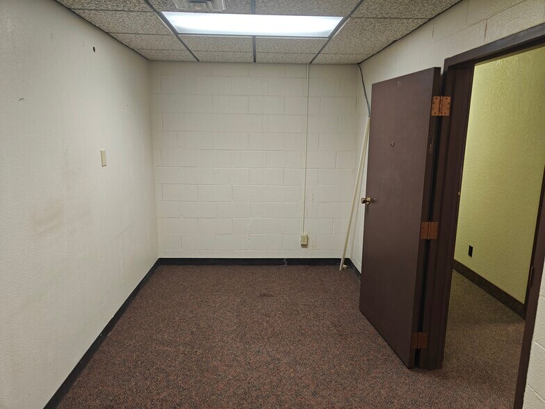 More Photos Of 208 1st St, McCook Office For Sale