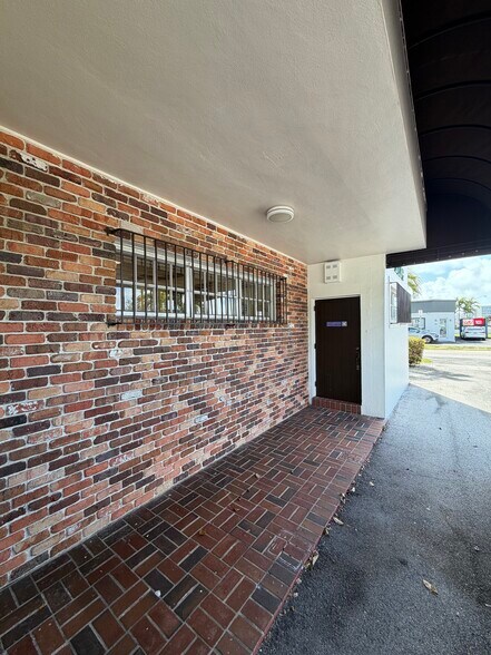 More Photos Of 1933 SW 27th Ave, Miami Office For Lease