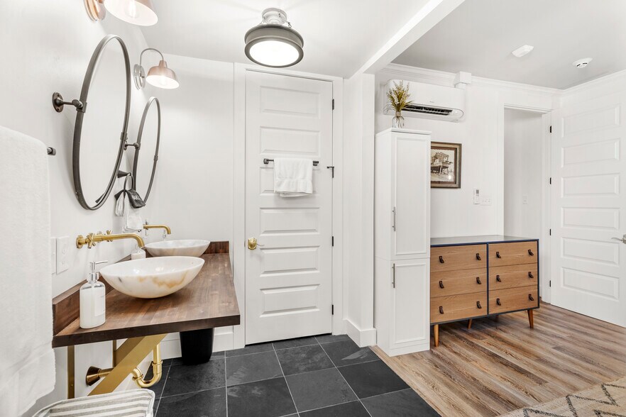 More Photos Of 782 Water St, Biloxi Office For Sale