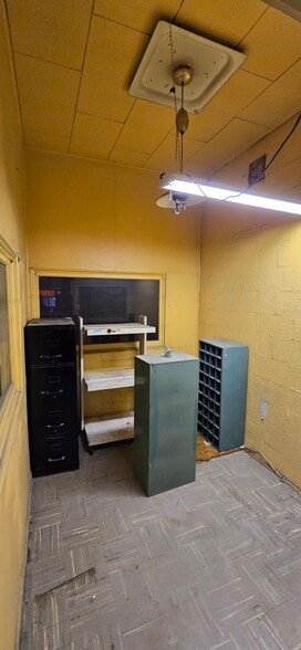 More Photos Of 512 W Gurley St, Prescott General Retail For Lease