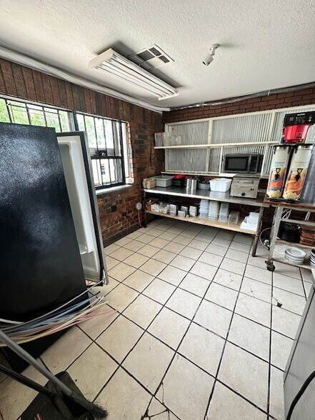 More Photos Of 1100 N York St, Muskogee Restaurant For Sale