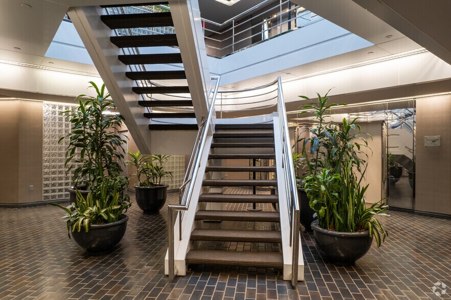 More Photos Of 2950 Express Dr S, Islandia Office For Lease