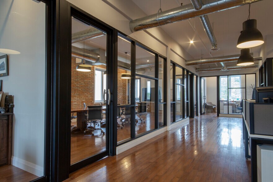 More Photos Of 15 Wellington St N, Hamilton Office For Sale