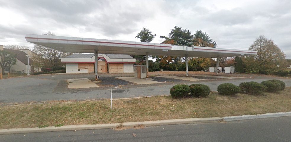 Primary Photo Of Route 33 @ New Jersey Tpke, East Windsor Service Station For Lease