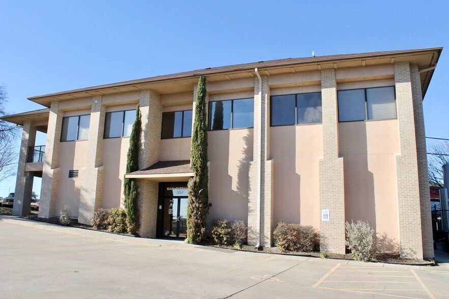 More Photos Of 557 S IH-35, Georgetown Medical For Sale