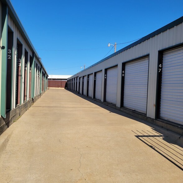 More Photos Of 1312 N Kaufman St, Seagoville Self Storage For Sale