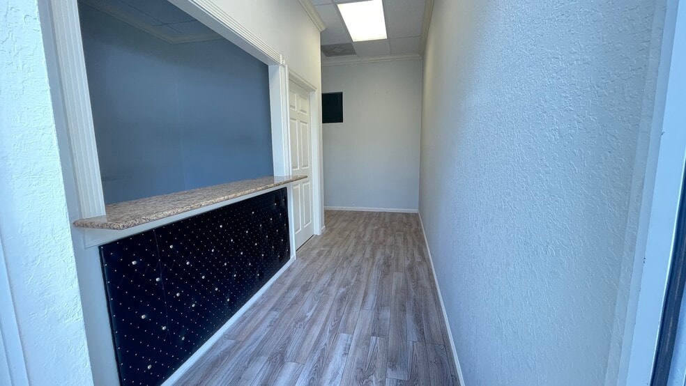 More Photos Of 3459 Pine Ridge Rd, Naples Office For Lease