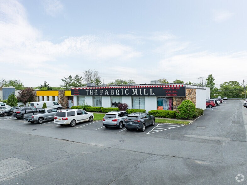 More Photos Of 219 S Service Rd, Plainview Warehouse For Lease