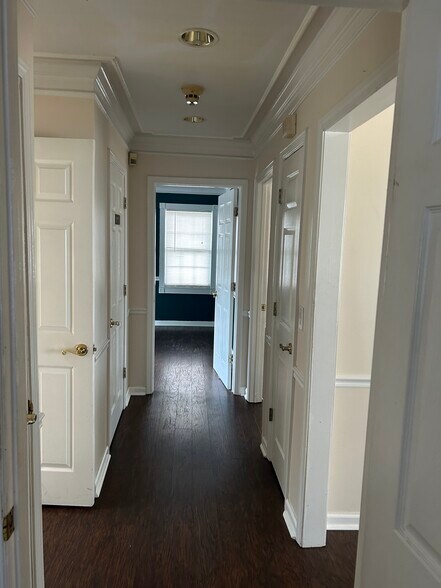 More Photos Of 588 Seminole Dr NE, Marietta Medical For Lease