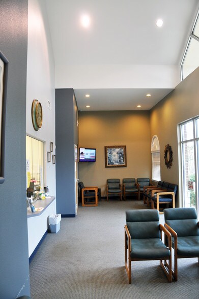More Photos Of 109 Zeid Blvd, Henderson Medical For Lease
