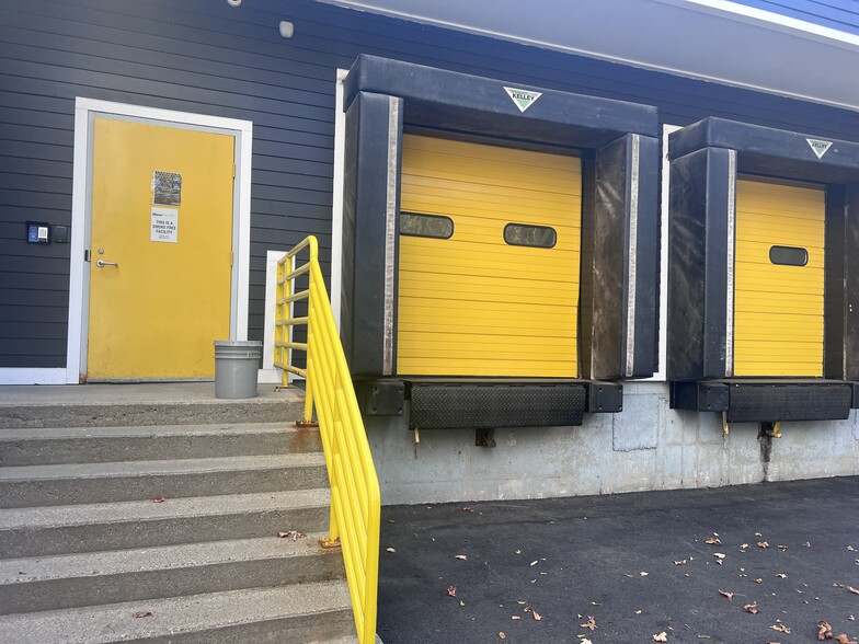 More Photos Of 250 Turnpike Rd, Southborough Office For Lease