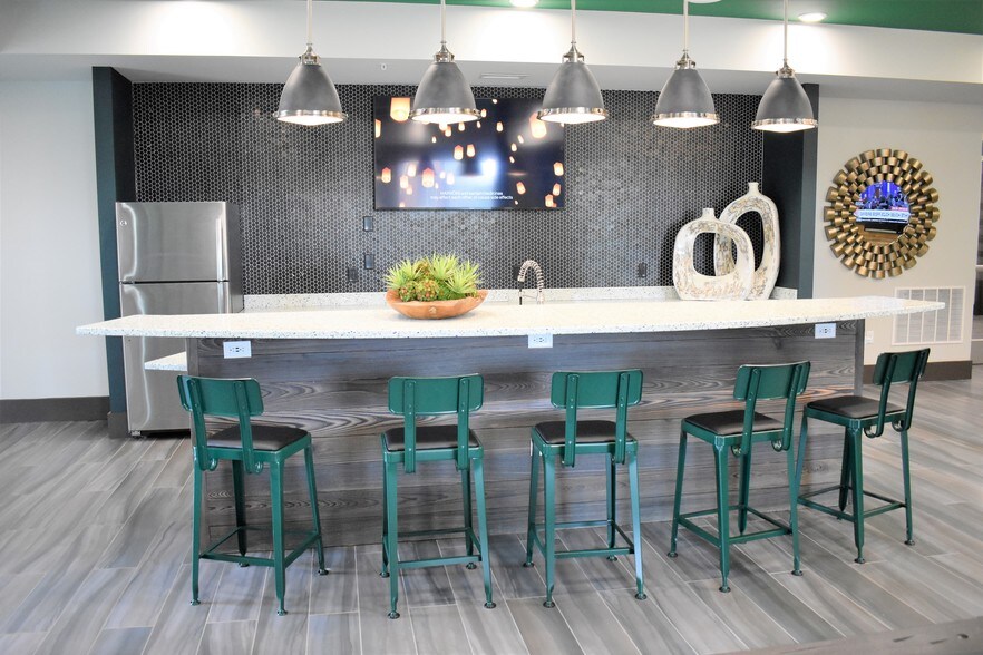 More Photos Of 1001 Old Olive Way, Creve Coeur Apartments For Lease