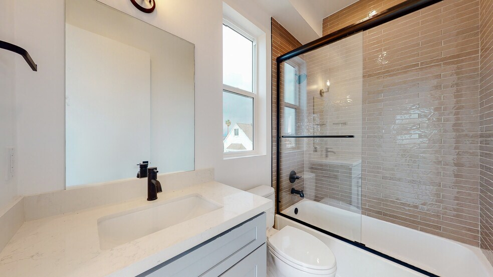 More Photos Of 525 N Normandie Ave, Los Angeles Apartments For Sale