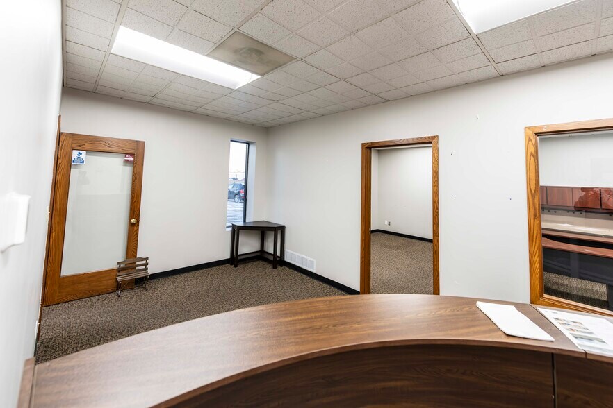 More Photos Of 1119 N 42nd St, Grand Forks Office For Lease