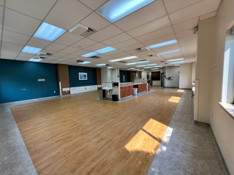 More Photos Of 923 S Broadway, Portland Medical For Sale