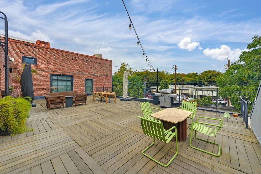 More Photos Of 1725 14th St, Sacramento Office For Sale