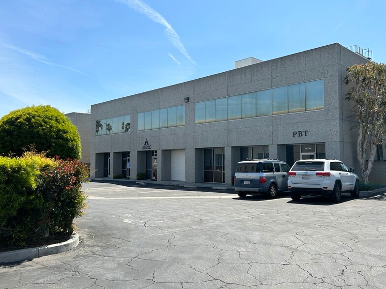 More Photos Of 16126-16136 Sherman Way, Van Nuys Unknown For Lease