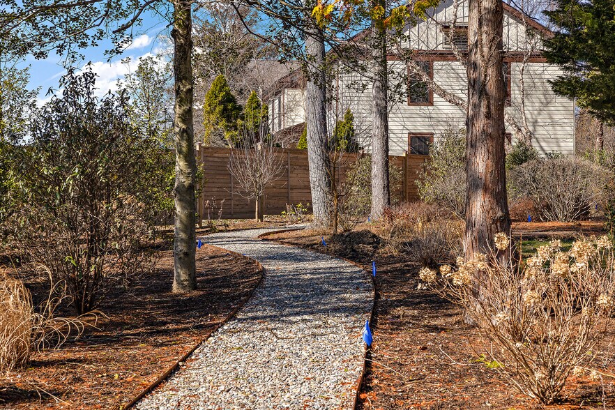 More Photos Of 3705 Kennett Pike, Greenville Office For Lease