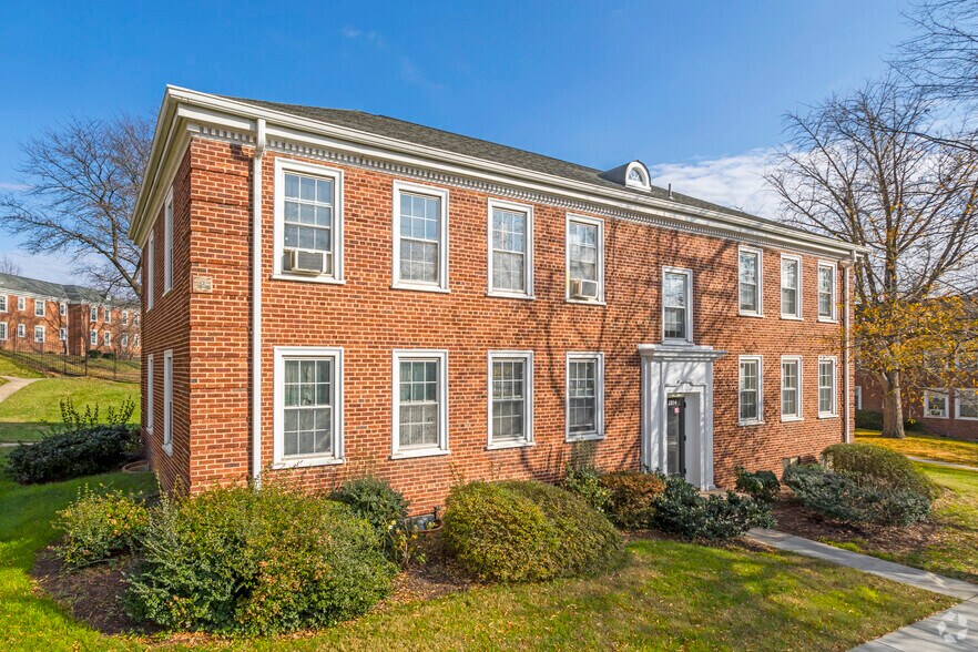 More Photos Of 2725 30th St SE, Washington Apartments For Sale