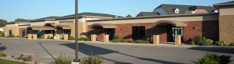 More Photos Of 1600-1688 N Casaloma Dr, Grand Chute General Retail For Lease