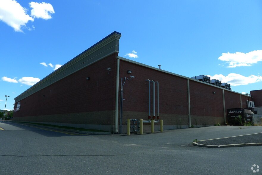 More Photos Of 50 Cambridge St, Worcester Supermarket For Lease