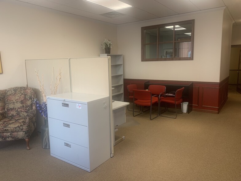 More Photos Of 21 Main St, Rochester Storefront Retail Residential For Lease