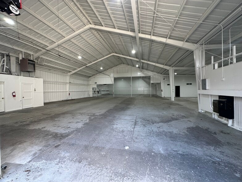 More Photos Of 70 Elmira St, San Francisco Warehouse For Lease