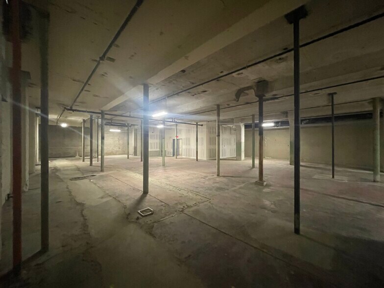 More Photos Of 640 C St, San Diego General Retail For Lease