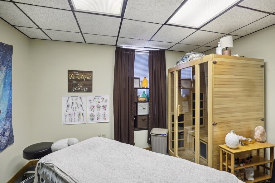 More Photos Of 101 Jones St, Barneveld General Retail For Sale