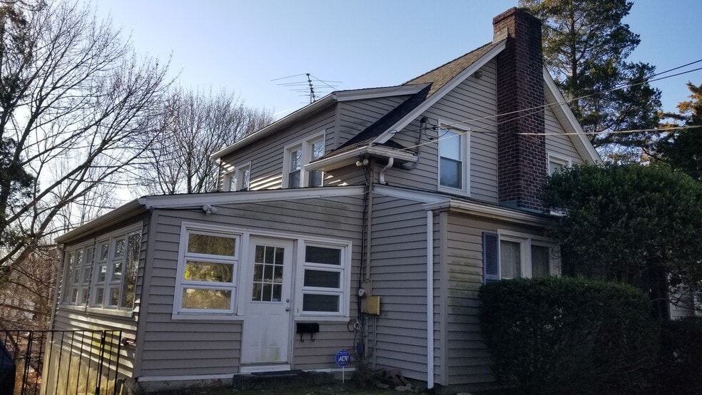 More Photos Of 1130 E Putnam Ave, Riverside Auto Repair For Sale