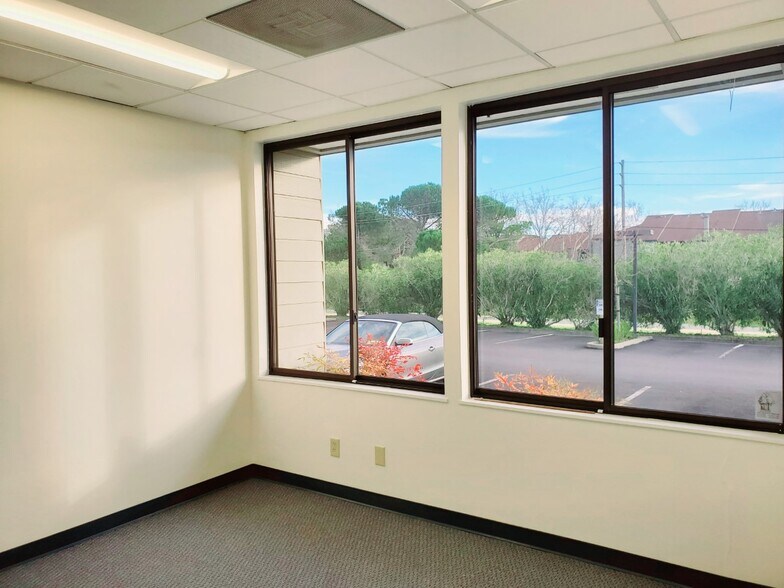 More Photos Of 300 Tamal Plz, Corte Madera Office Residential For Lease