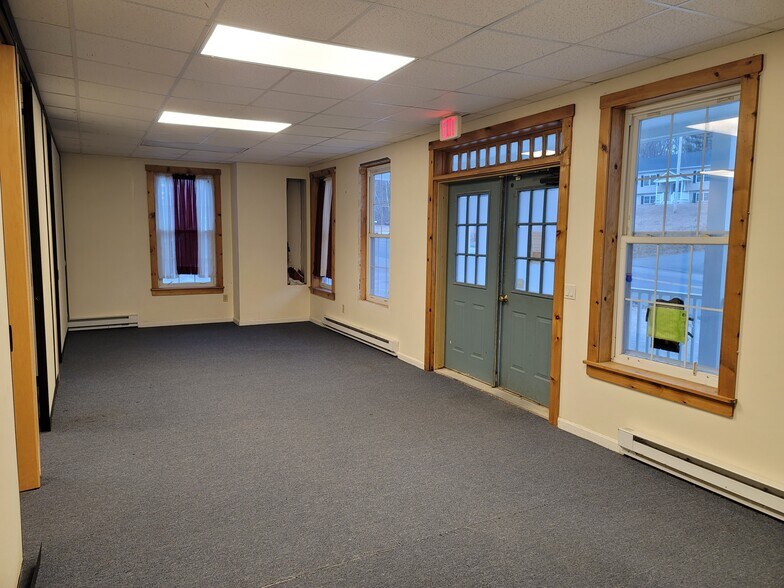 More Photos Of 191 City Depot Rd, Charlton Office For Lease