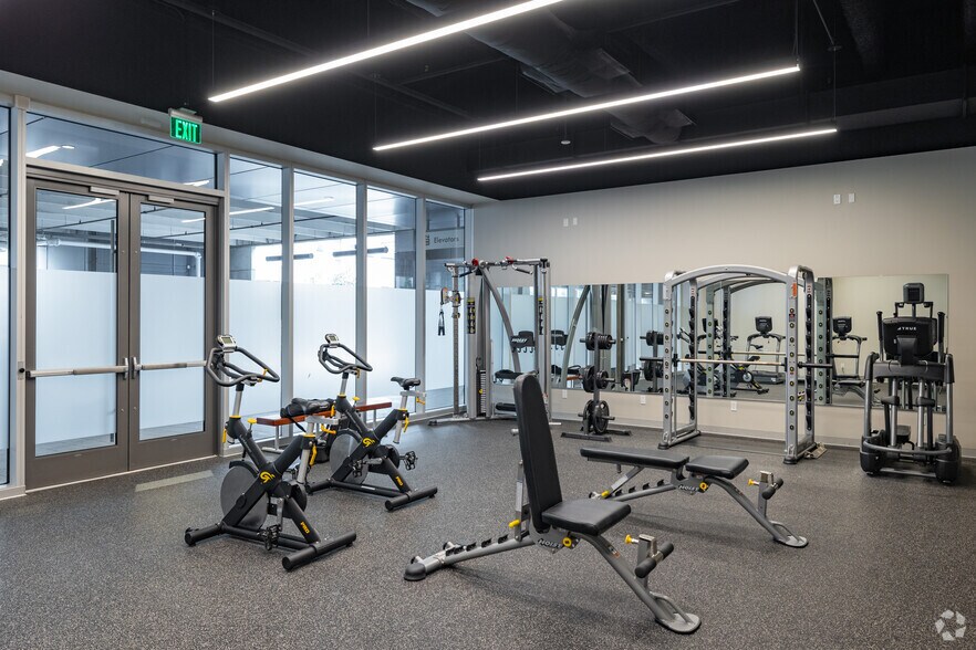 More Photos Of 9655 Katy Fwy, Houston Unknown For Lease