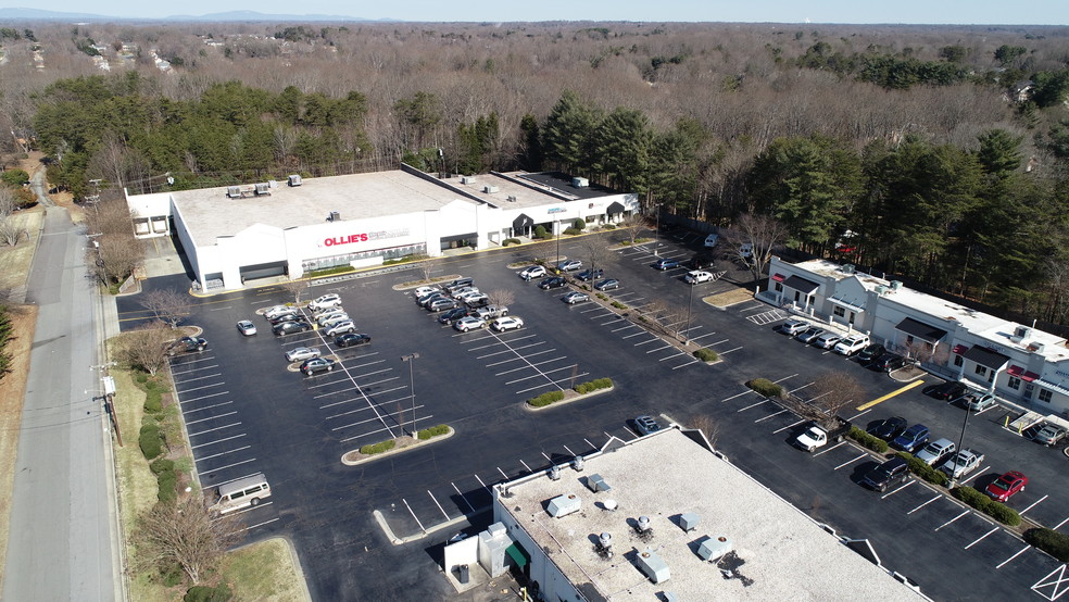 More Photos Of 5059 Country Club Rd, Winston-Salem Unknown For Lease