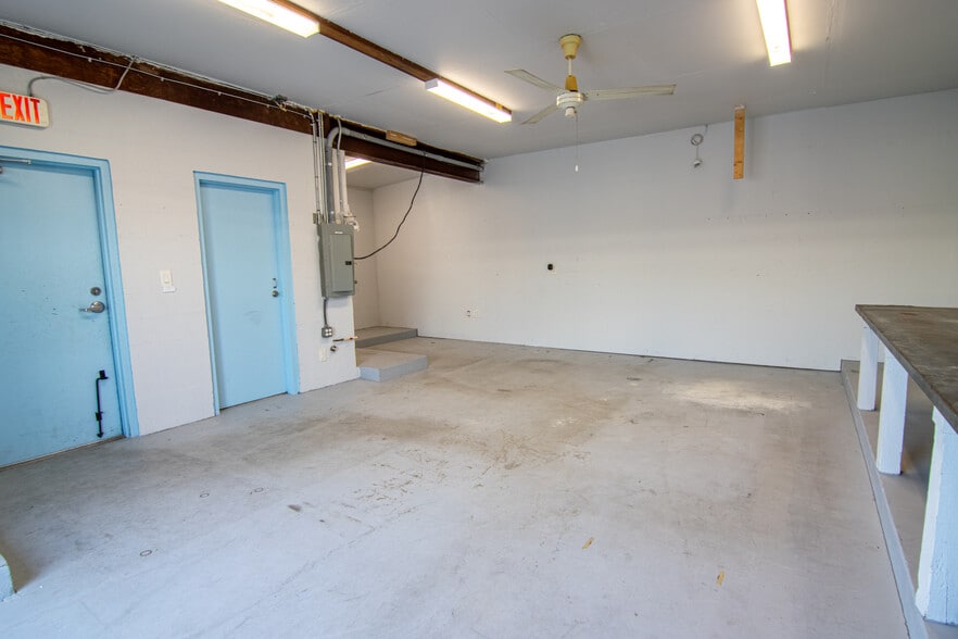 More Photos Of 7030 Burlington Ave N, Saint Petersburg Industrial For Lease