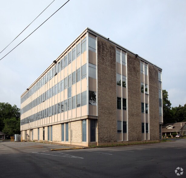 More Photos Of 1800 N Maple St, North Little Rock Office For Sale