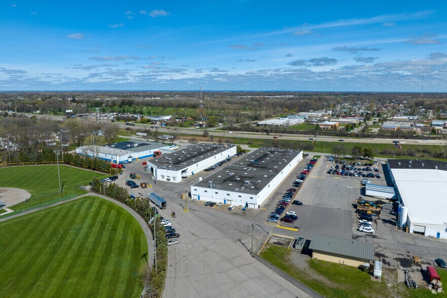 More Photos Of 33180 Fisher Dr, Saint Clair Shores Showroom For Lease